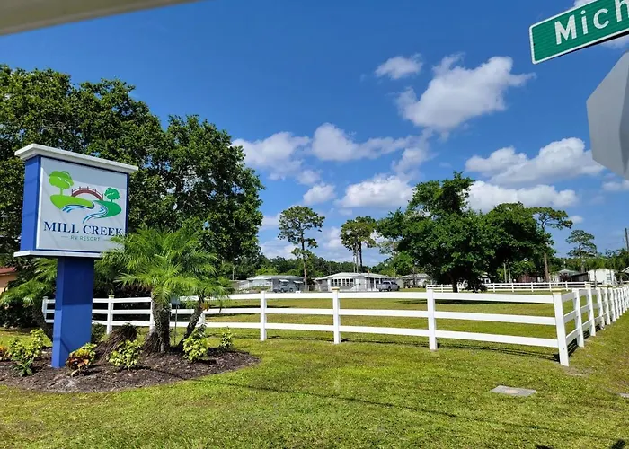 Cozy Tiny Home Near Disney World & Orlando Parks!